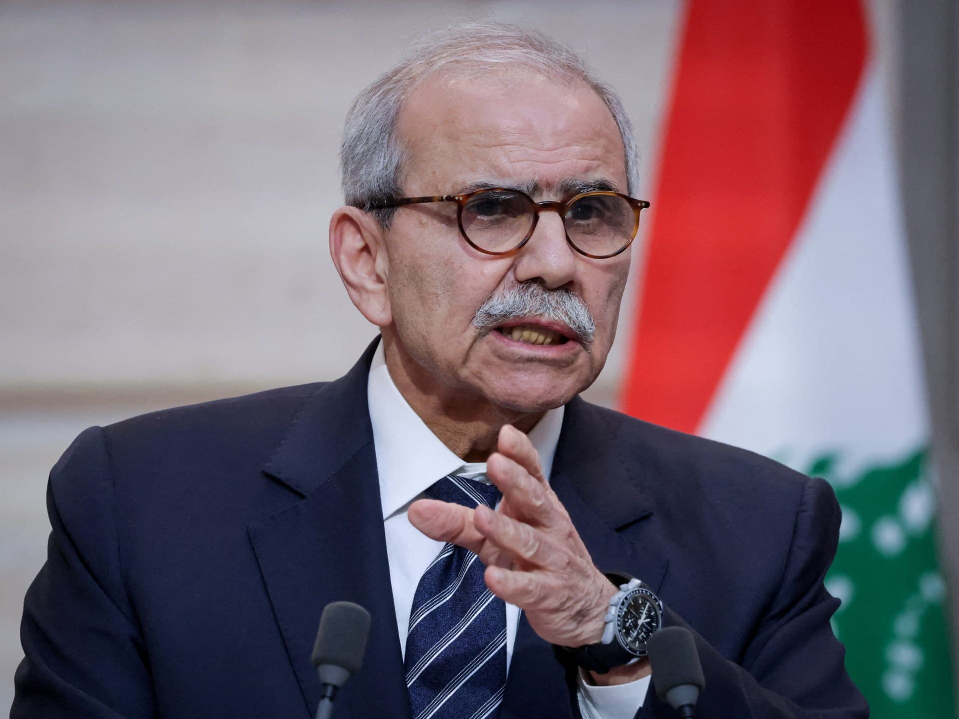 عون يؤكد المضي في التفاوض مع إسرائيل وسط تجميد إسرائيلي للعمليات الحساسة جنوب لبنان